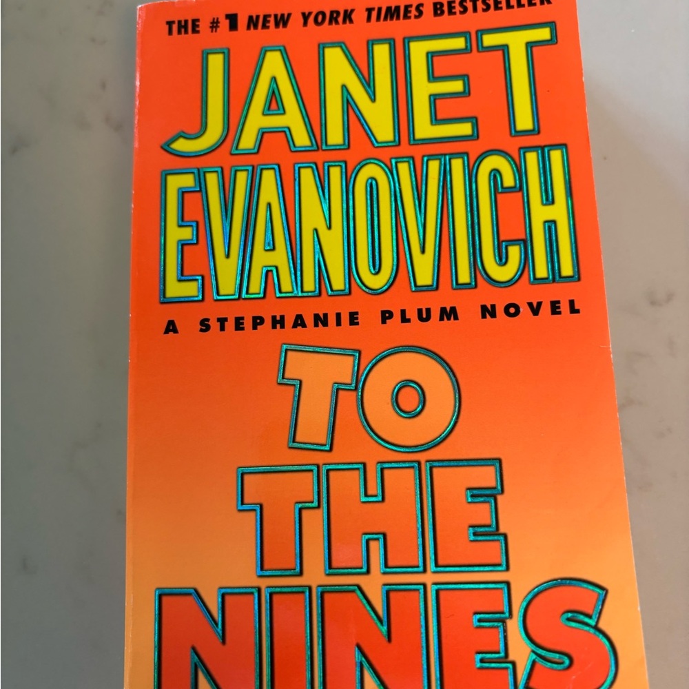 'To the Nines' Stephanie Plum Novel - Picture 1 of 3